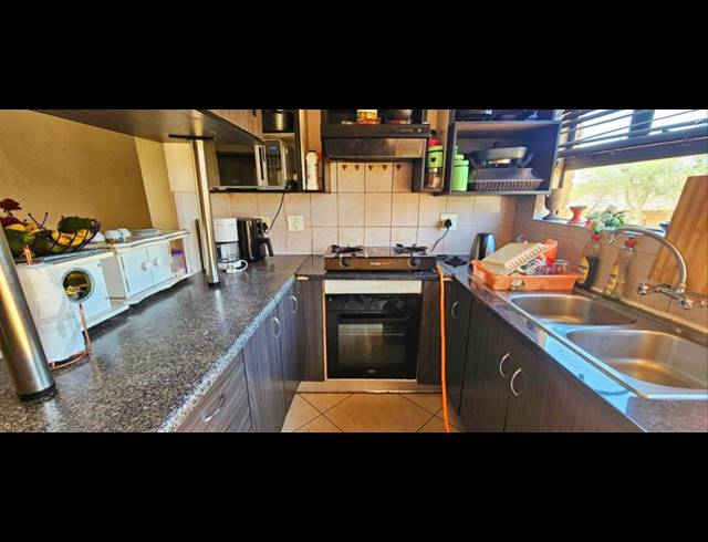 3 BEDROOM TOWNHOUSE FOR SALE IN SOUTH CREST